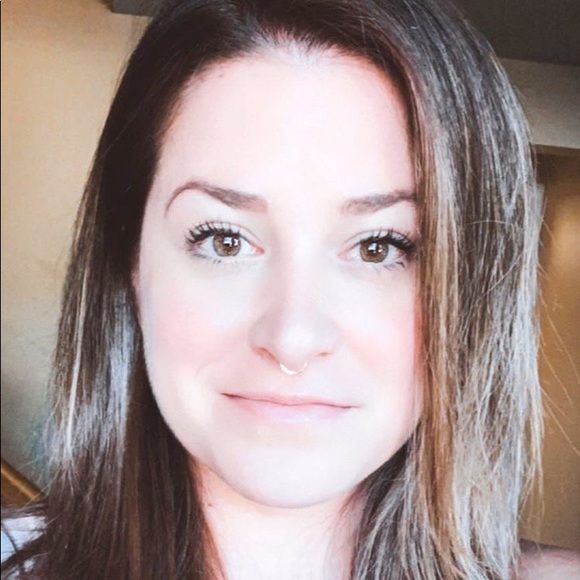 Meet your Posher, Michaela - Picture 2 of 3